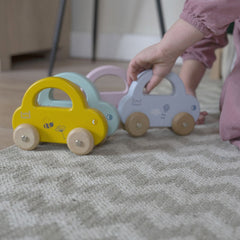 Petite voiture en bois