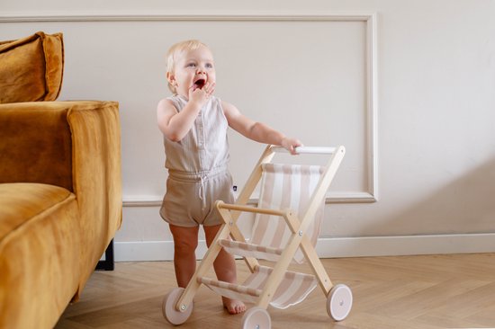 Poussette poupée en bois