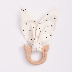 Anneau de dentition en bois avec oreille de lapin de la marque Bim Bla en vente chez Urban Baby à Rabat au Maroc
